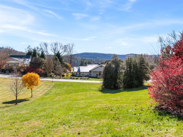 110 Yardley Court, Hendersonville, NC 28739