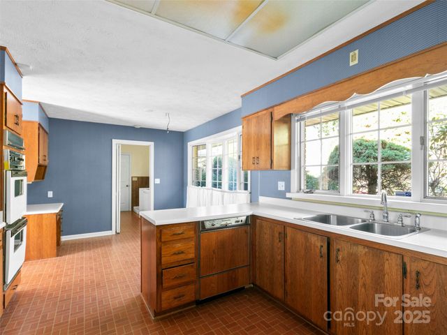 110 Yardley Court, Hendersonville, NC 28739