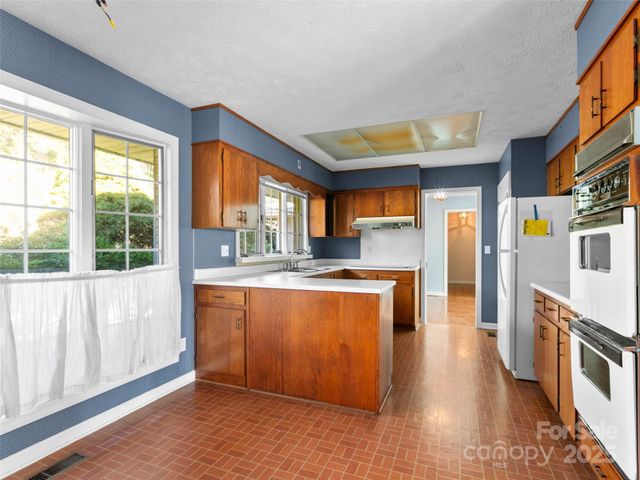 110 Yardley Court, Hendersonville, NC 28739