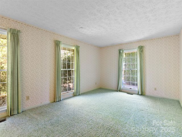 110 Yardley Court, Hendersonville, NC 28739