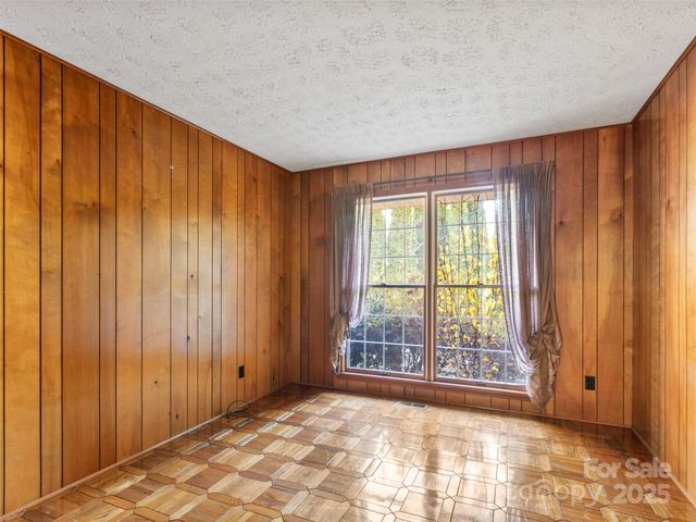 110 Yardley Court, Hendersonville, NC 28739