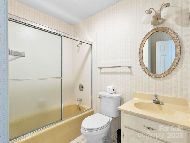 110 Yardley Court, Hendersonville, NC 28739