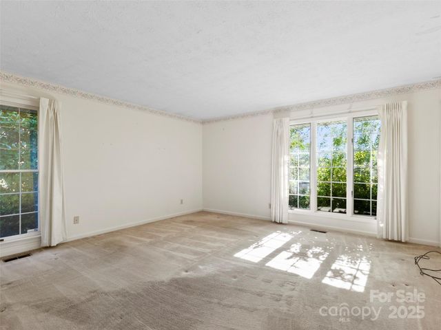 110 Yardley Court, Hendersonville, NC 28739