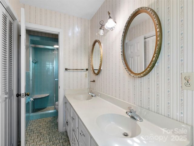 110 Yardley Court, Hendersonville, NC 28739