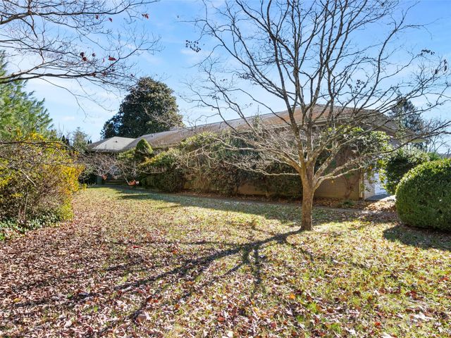 110 Yardley Court, Hendersonville, NC 28739