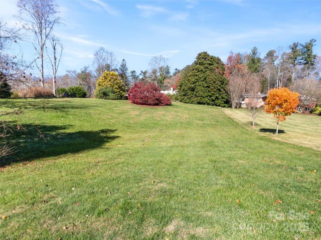 110 Yardley Court, Hendersonville, NC 28739