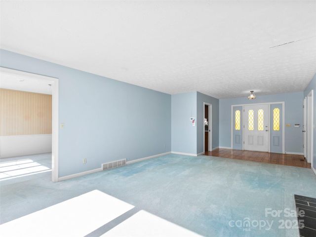 110 Yardley Court, Hendersonville, NC 28739