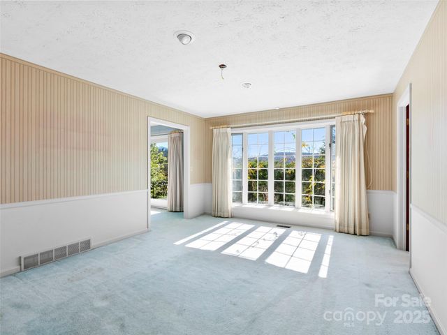 110 Yardley Court, Hendersonville, NC 28739