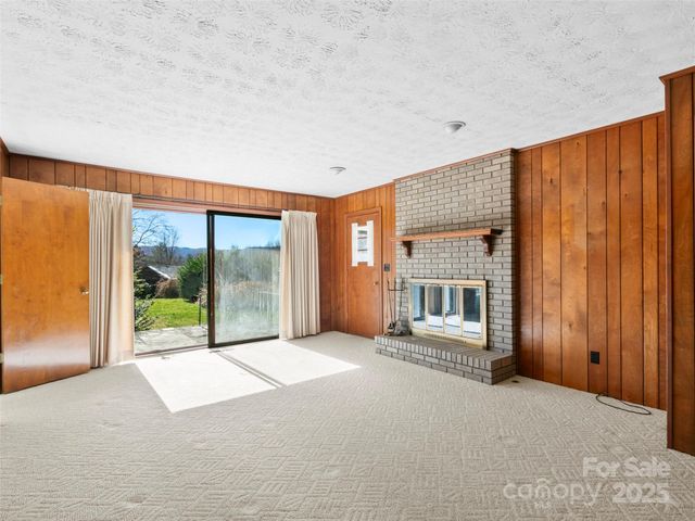 110 Yardley Court, Hendersonville, NC 28739