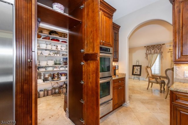 16 Cheri Ln, Fairfield Twp., NJ 07004