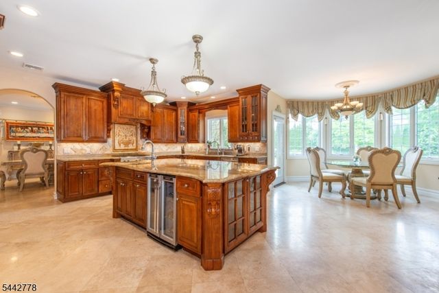 16 Cheri Ln, Fairfield Twp., NJ 07004
