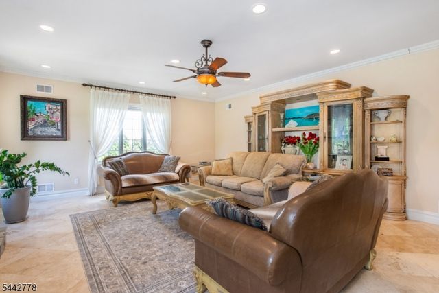 16 Cheri Ln, Fairfield Twp., NJ 07004