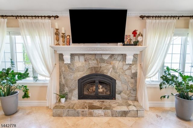 16 Cheri Ln, Fairfield Twp., NJ 07004