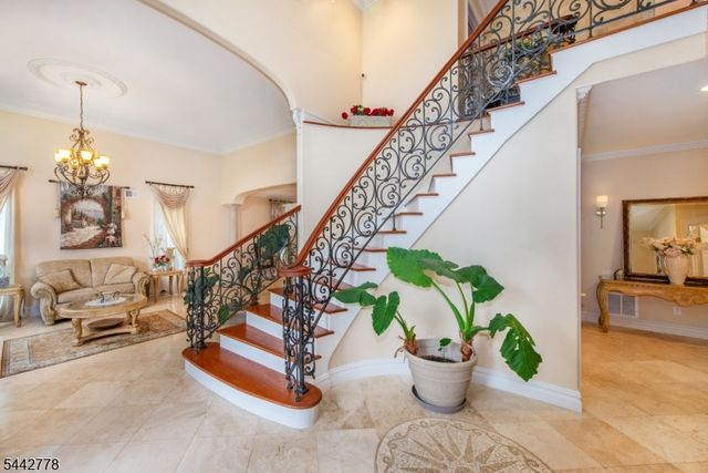 16 Cheri Ln, Fairfield Twp., NJ 07004