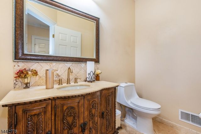16 Cheri Ln, Fairfield Twp., NJ 07004