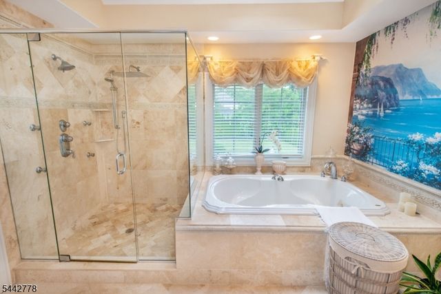 16 Cheri Ln, Fairfield Twp., NJ 07004