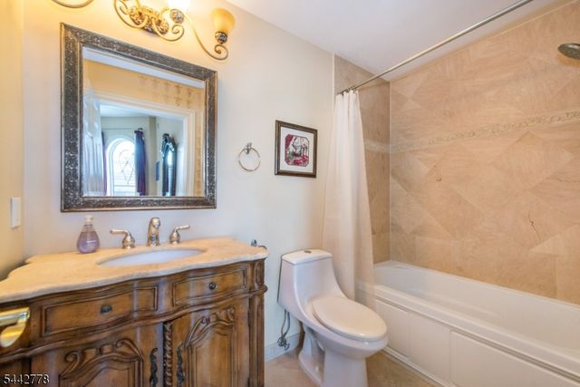 16 Cheri Ln, Fairfield Twp., NJ 07004