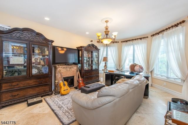 16 Cheri Ln, Fairfield Twp., NJ 07004