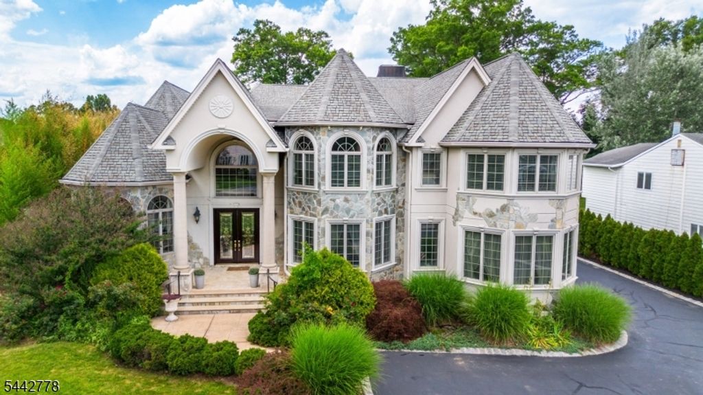 16 Cheri Ln, Fairfield Twp., NJ 07004