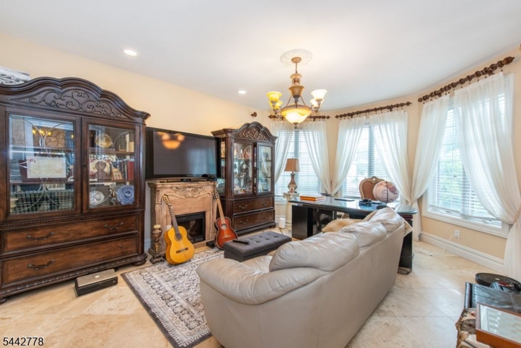 16 Cheri Ln, Fairfield Twp., NJ 07004 — photo 5