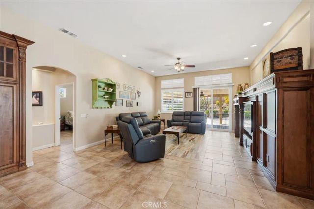 980 Hemingway, Corona, CA 92878