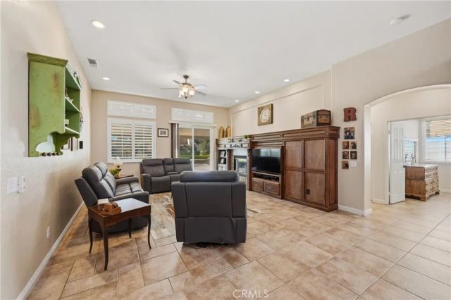 980 Hemingway, Corona, CA 92878