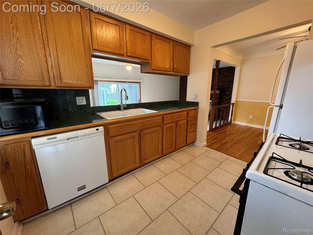 4235 Buckingham Avenue, Berkley, MI 48072