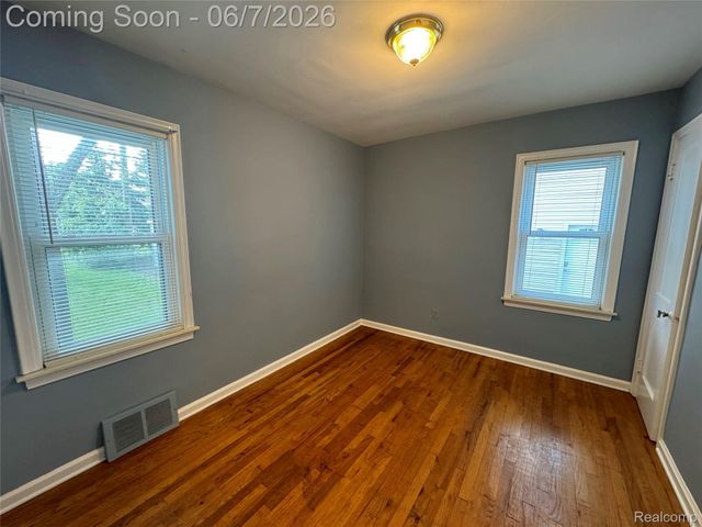 4235 Buckingham Avenue, Berkley, MI 48072
