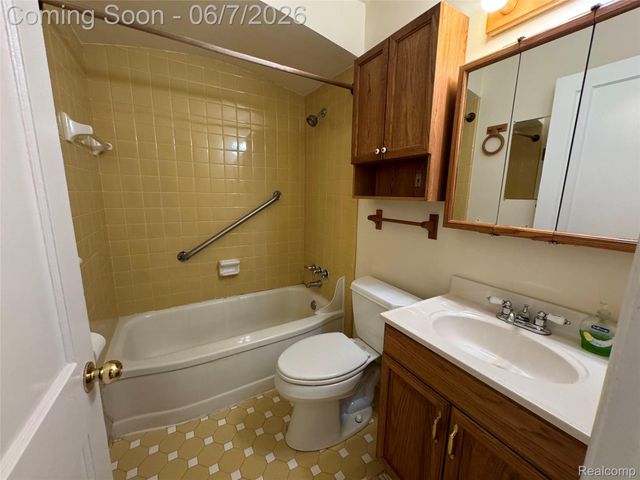 4235 Buckingham Avenue, Berkley, MI 48072