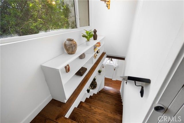 1930 Weepah Way, Los Angeles, CA 90046