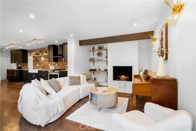 1930 Weepah Way, Los Angeles, CA 90046