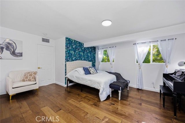 1930 Weepah Way, Los Angeles, CA 90046