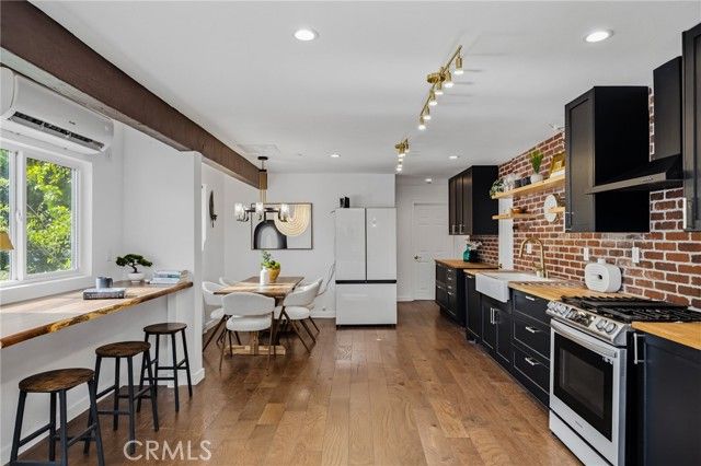 1930 Weepah Way, Los Angeles, CA 90046