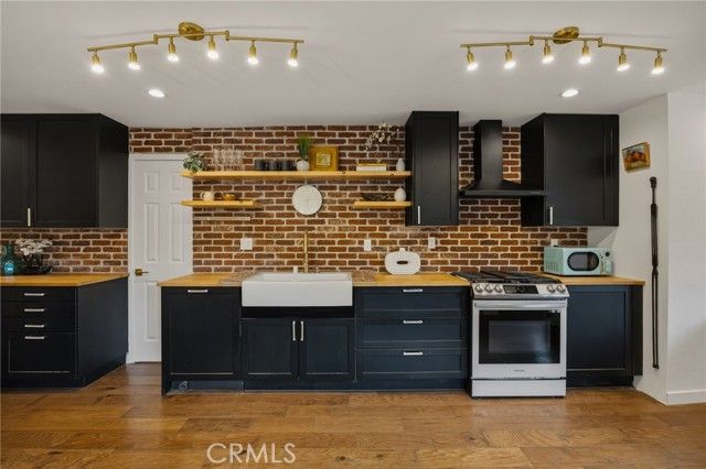 1930 Weepah Way, Los Angeles, CA 90046