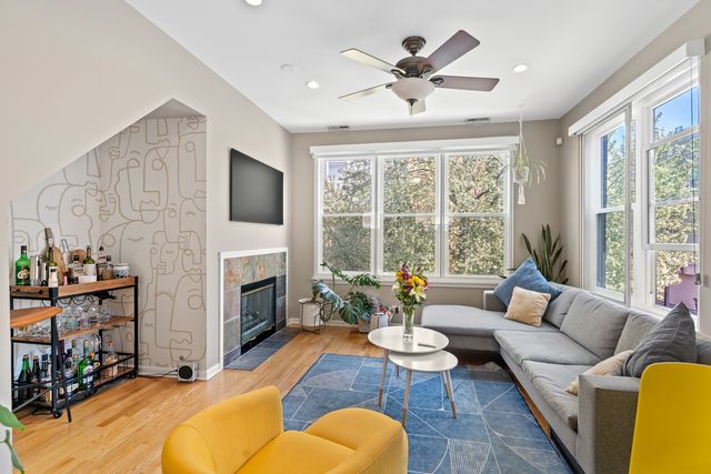 1815 N Rockwell Street, Chicago, IL 60647