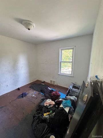 18811 Kelly Road, Detroit, MI 48224