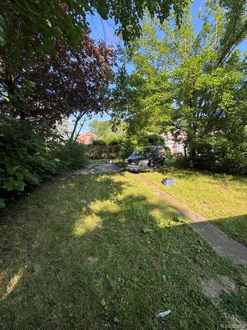 18811 Kelly Road, Detroit, MI 48224