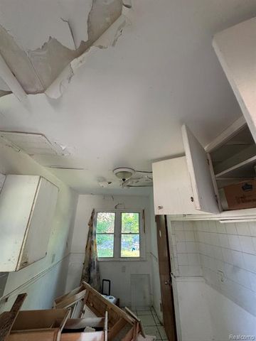 18811 Kelly Road, Detroit, MI 48224