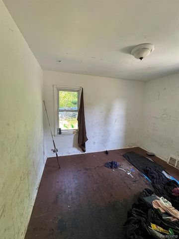 18811 Kelly Road, Detroit, MI 48224