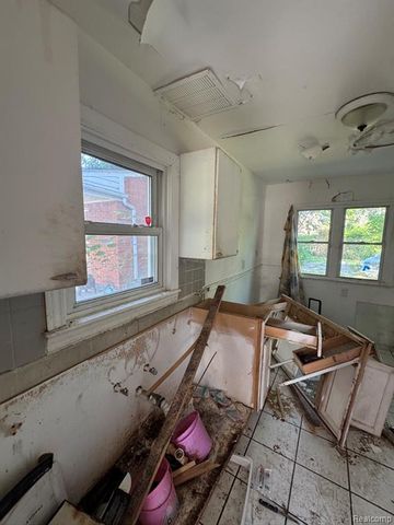 18811 Kelly Road, Detroit, MI 48224