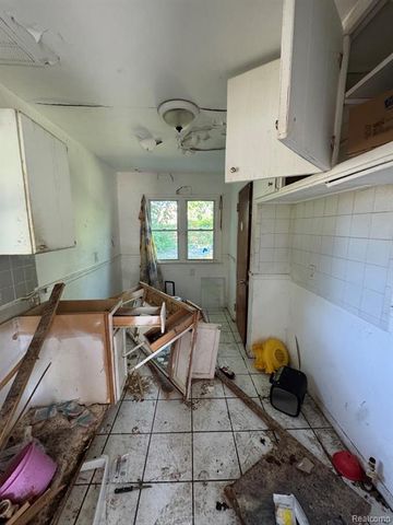 18811 Kelly Road, Detroit, MI 48224