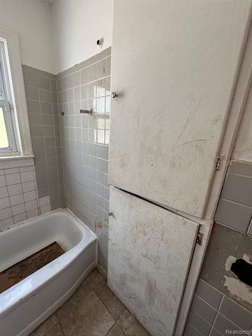 18811 Kelly Road, Detroit, MI 48224