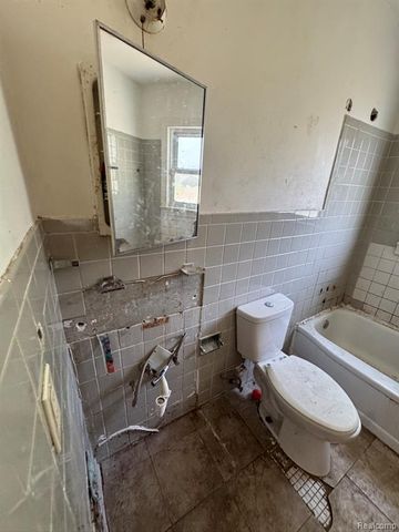 18811 Kelly Road, Detroit, MI 48224