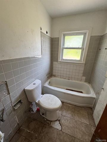 18811 Kelly Road, Detroit, MI 48224
