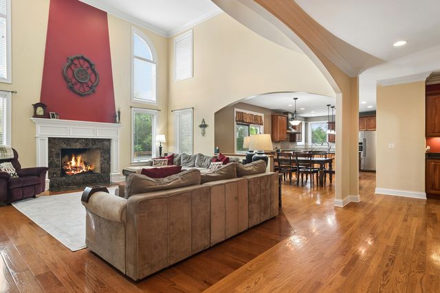 8 ROSE Lane, Hawthorn Woods, IL 60047
