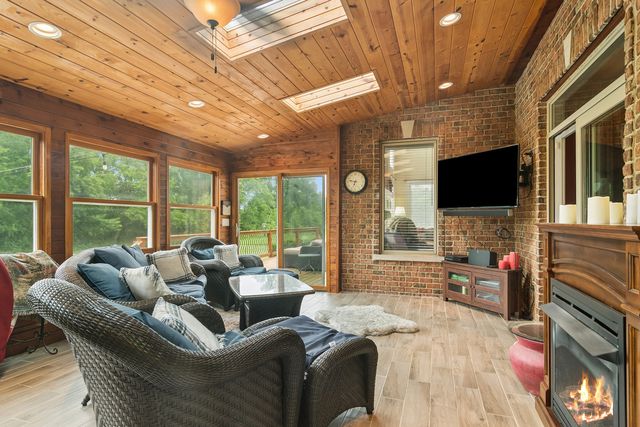 8 ROSE Lane, Hawthorn Woods, IL 60047