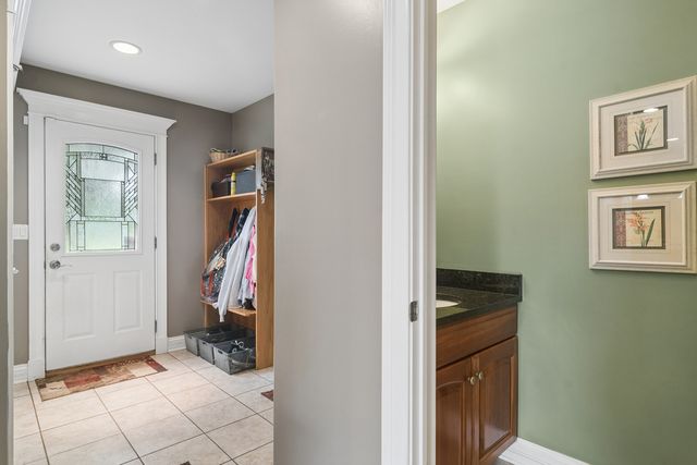 8 ROSE Lane, Hawthorn Woods, IL 60047