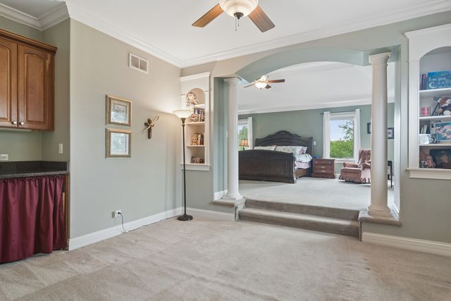 8 ROSE Lane, Hawthorn Woods, IL 60047