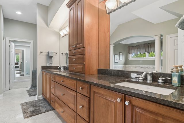 8 ROSE Lane, Hawthorn Woods, IL 60047