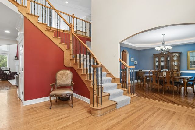8 ROSE Lane, Hawthorn Woods, IL 60047